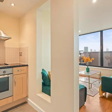 The Royale Penthouse - Skyline View - Balcony