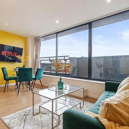 The Royale Penthouse - Skyline View - Balcony Apartment Birmingham